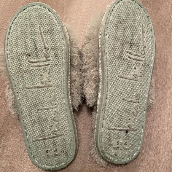 Very cute Nicole Miller slippers - Picture 6 of 10